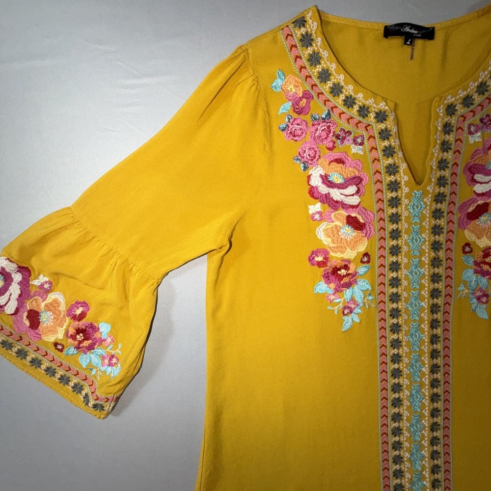 Andree by Unit Gold Floral Embroidered 3/4 Bell Sleeve Boho Flowy Tunic Size L